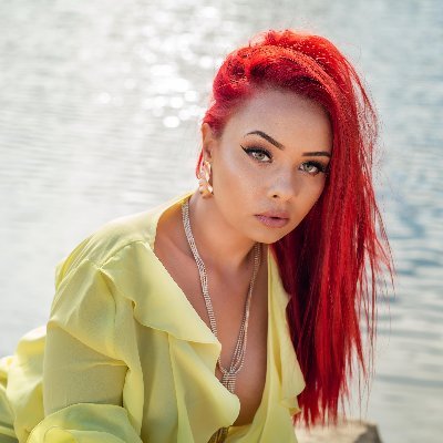 EmmelyneRed - Glamourous and Sexy Cam Model of Jasmin