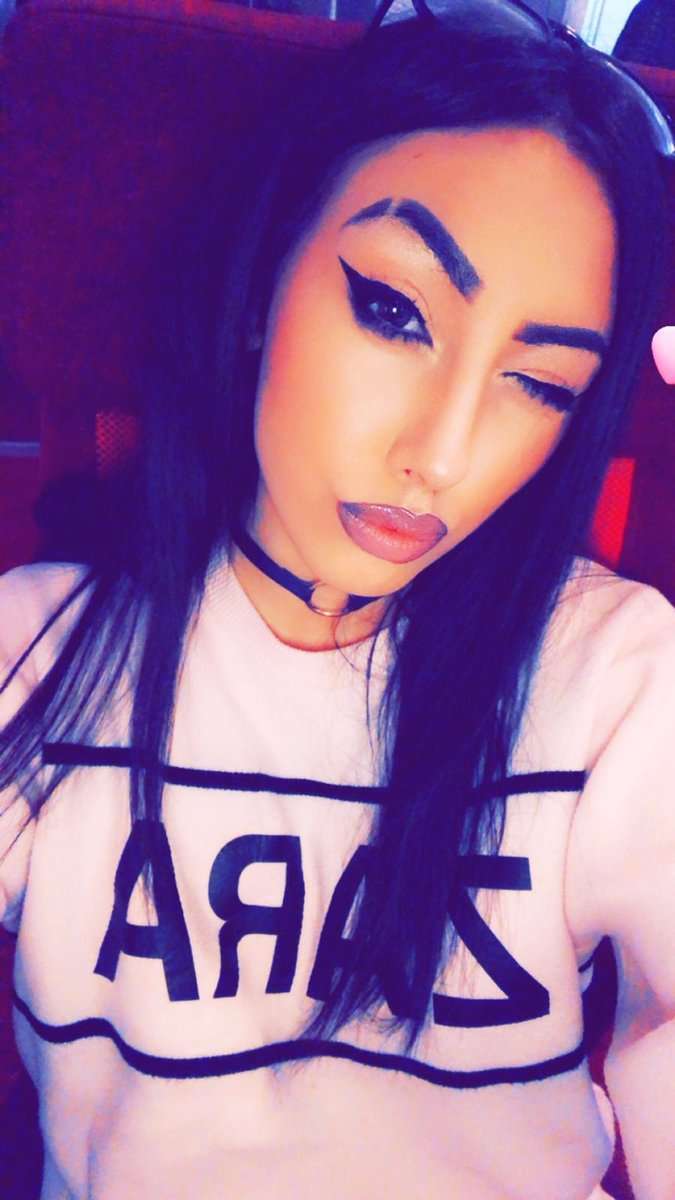 EsmeeCharm - Glamourous and Sexy Cam Model of Jasmin