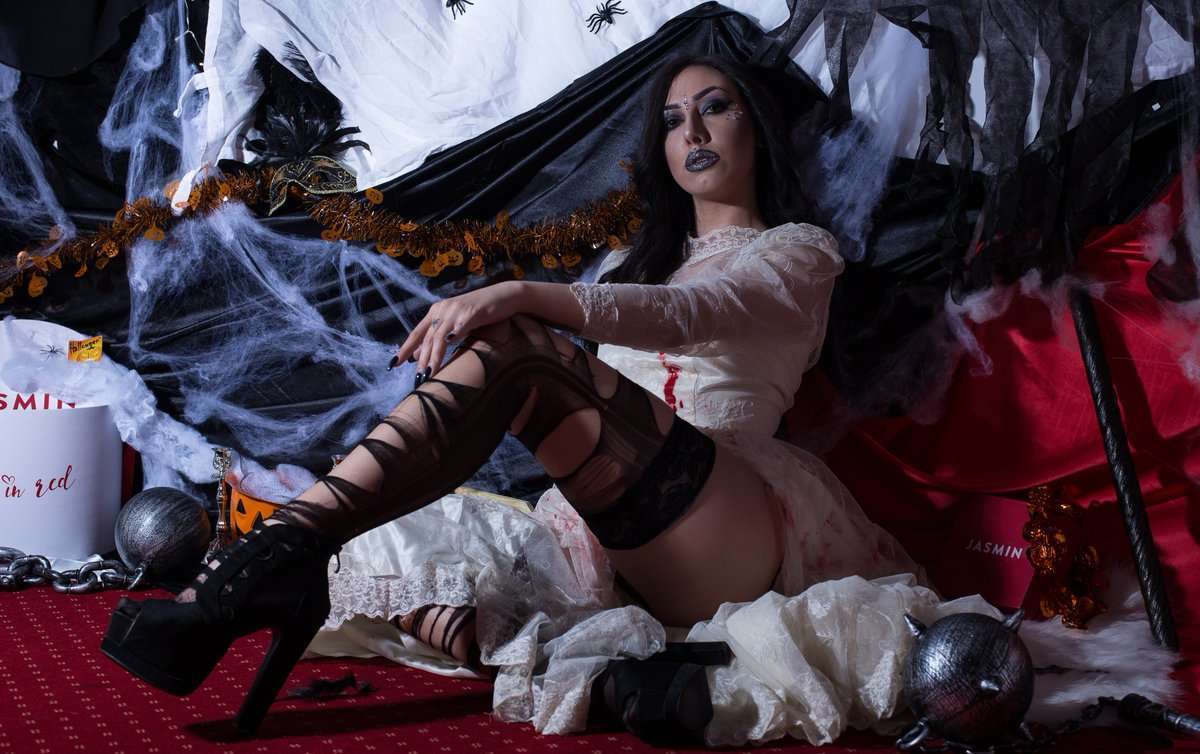 EsmeeCharm - Glamourous and Sexy Cam Model of Jasmin