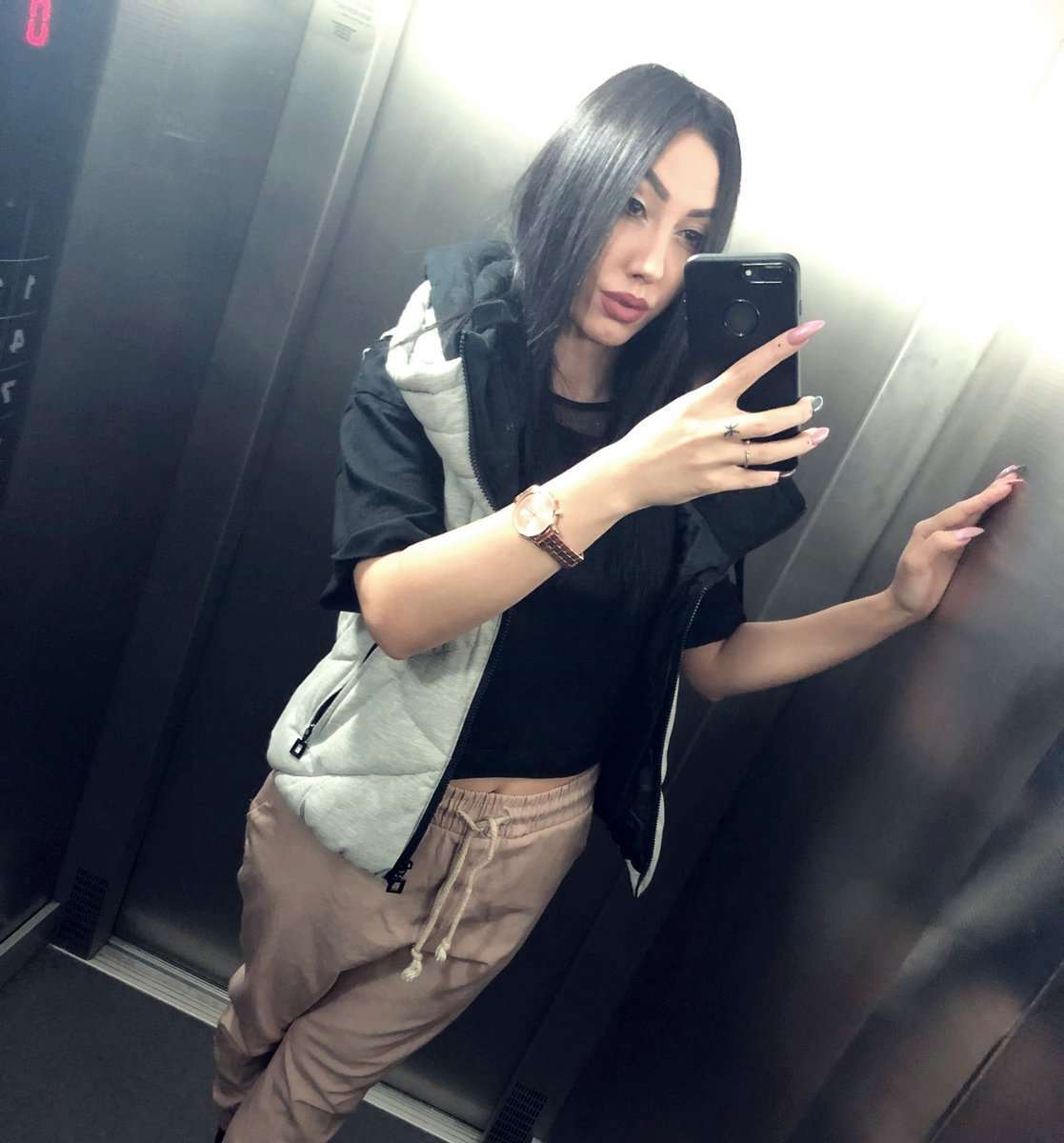 EsmeeCharm - Glamourous and Sexy Cam Model of Jasmin