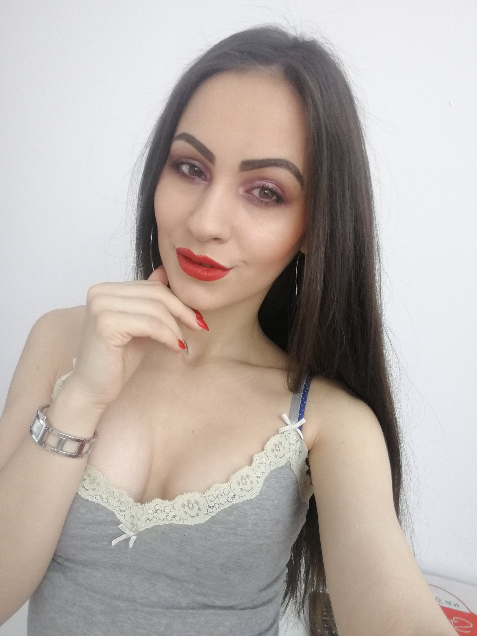 EvaReyde - Glamourous and Sexy Cam Model of Jasmin
