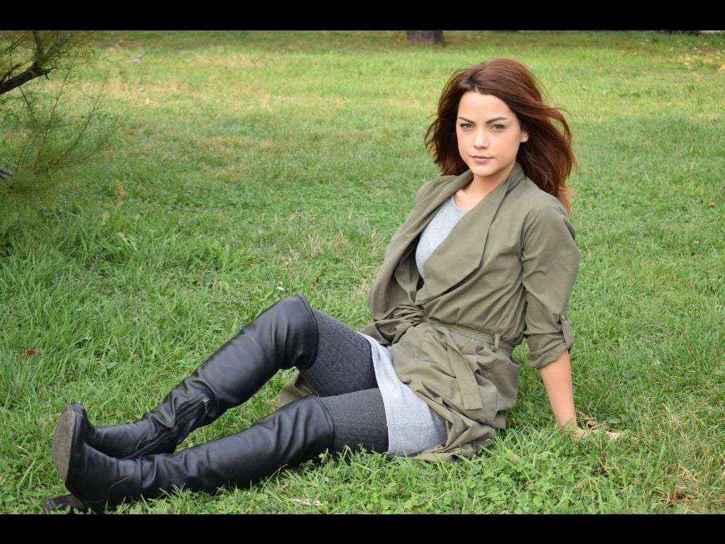 EvelynGinger - Glamourous and Sexy Cam Model of Jasmin