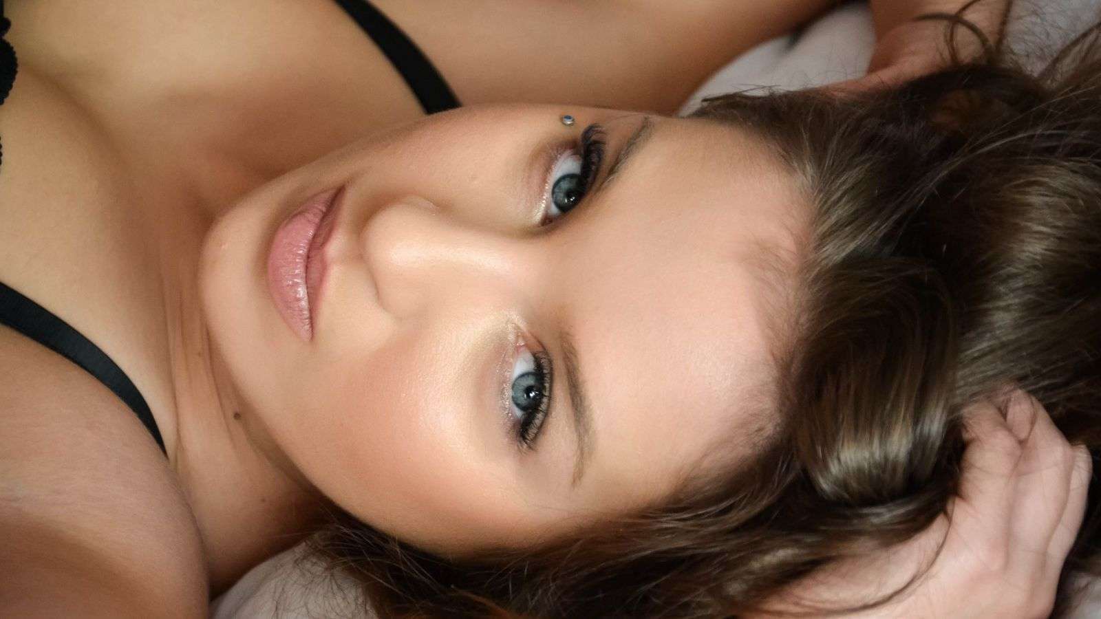 Evixa - Glamourous and Sexy Cam Model of Jasmin