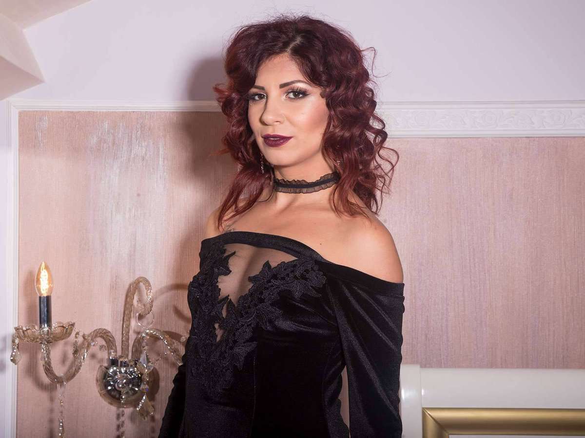 GabrieleSinclair - Glamourous and Sexy Cam Model of Jasmin