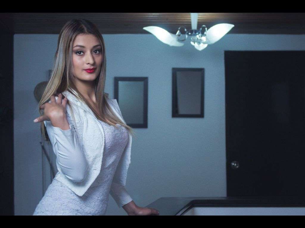 GabyRoe - Glamourous and Sexy Cam Model of Jasmin