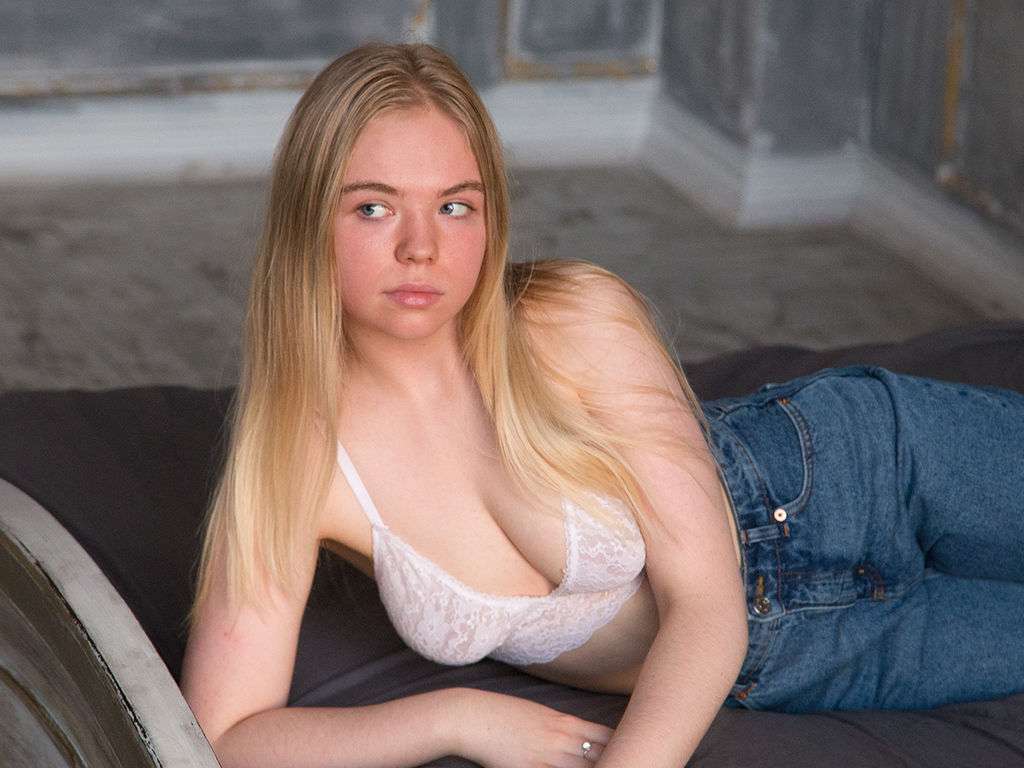 GoldyNikki - Glamourous and Sexy Cam Model of Jasmin