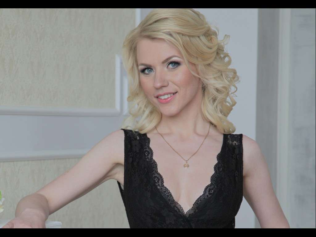 HappyAlone - Glamourous and Sexy Cam Model of Jasmin