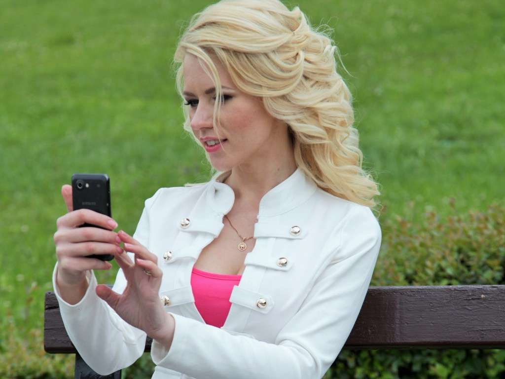 HappyAlone - Glamourous and Sexy Cam Model of Jasmin