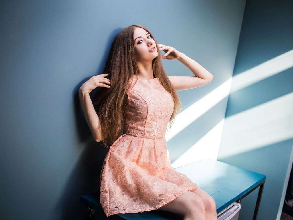 HoldMeGently - Glamourous and Sexy Cam Model of Jasmin