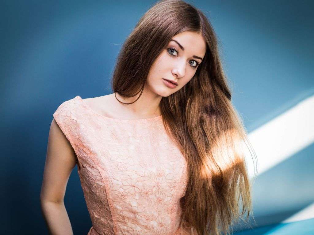 HoldMeGently - Glamourous and Sexy Cam Model of Jasmin