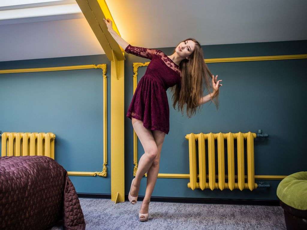 HoldMeGently - Glamourous and Sexy Cam Model of Jasmin