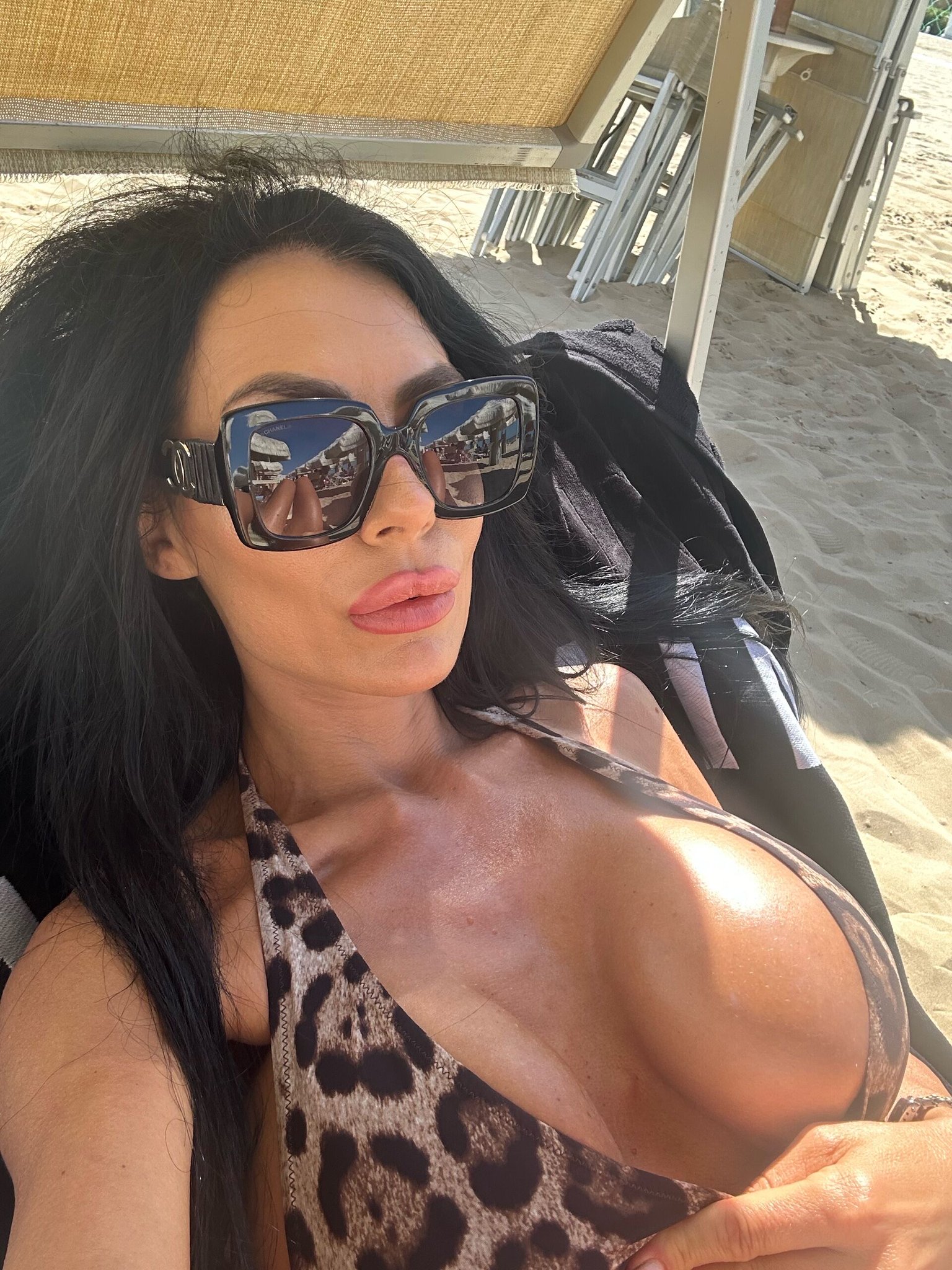 JeanLyn - Glamourous and Sexy Cam Model of Jasmin