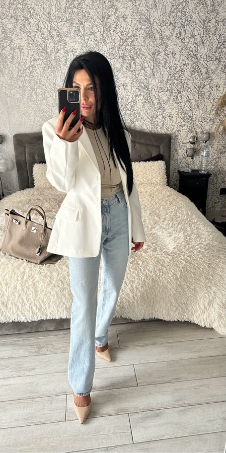 JeanLyn - Glamourous and Sexy Cam Model of Jasmin