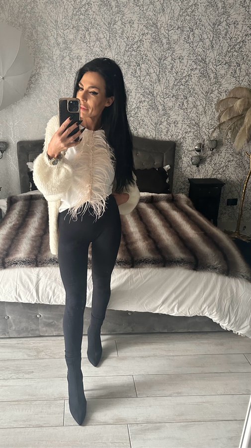 JeanLyn - Glamourous and Sexy Cam Model of Jasmin