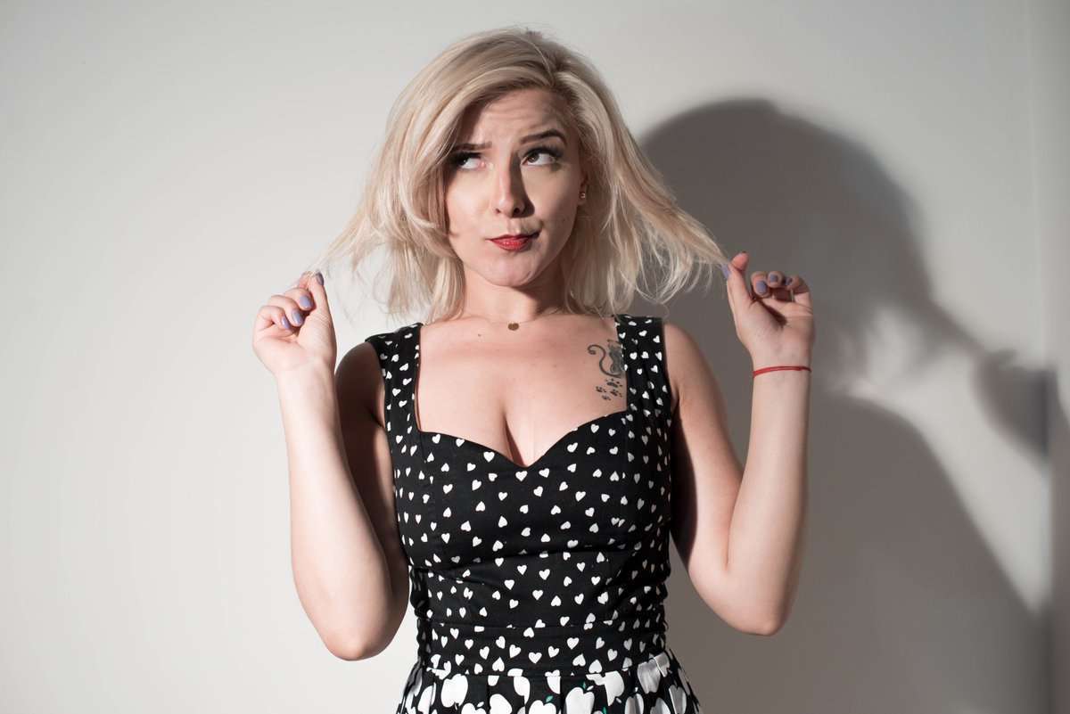 JessieBond - Glamourous and Sexy Cam Model of Jasmin