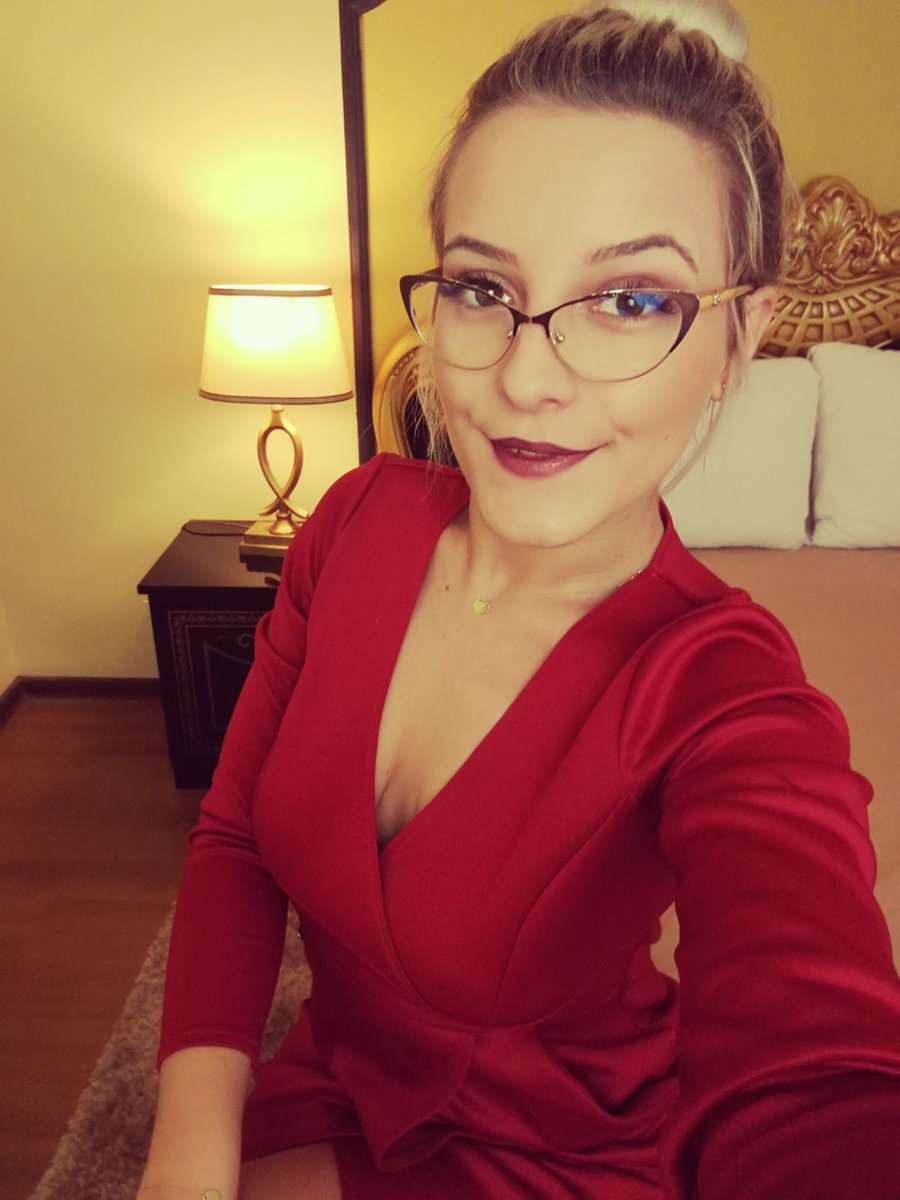 JessieBond - Glamourous and Sexy Cam Model of Jasmin