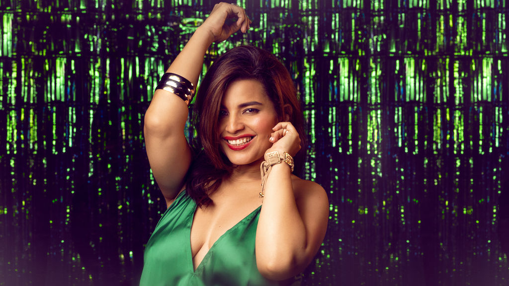 JoyceGrad - Glamourous and Sexy Cam Model of Jasmin