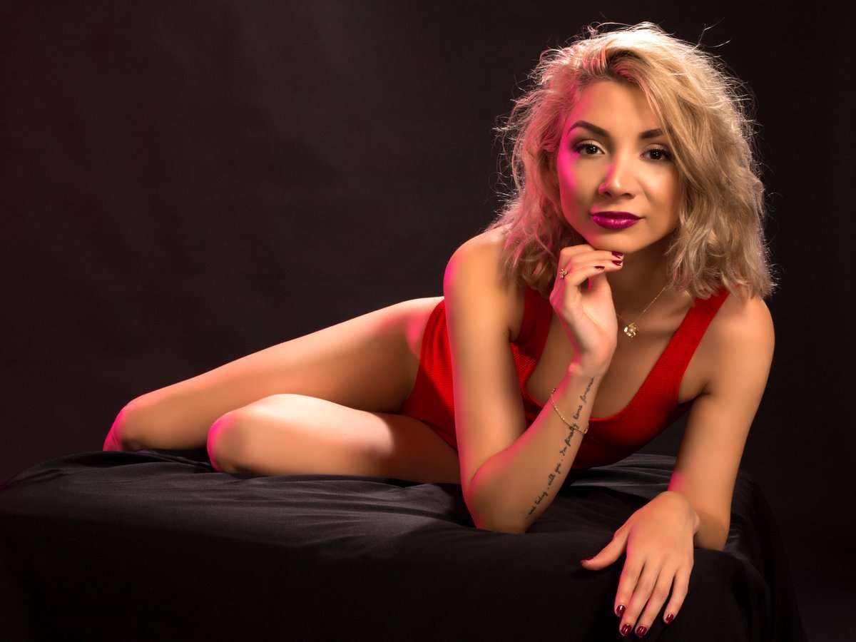 LaraJoy - Glamourous and Sexy Cam Model of Jasmin