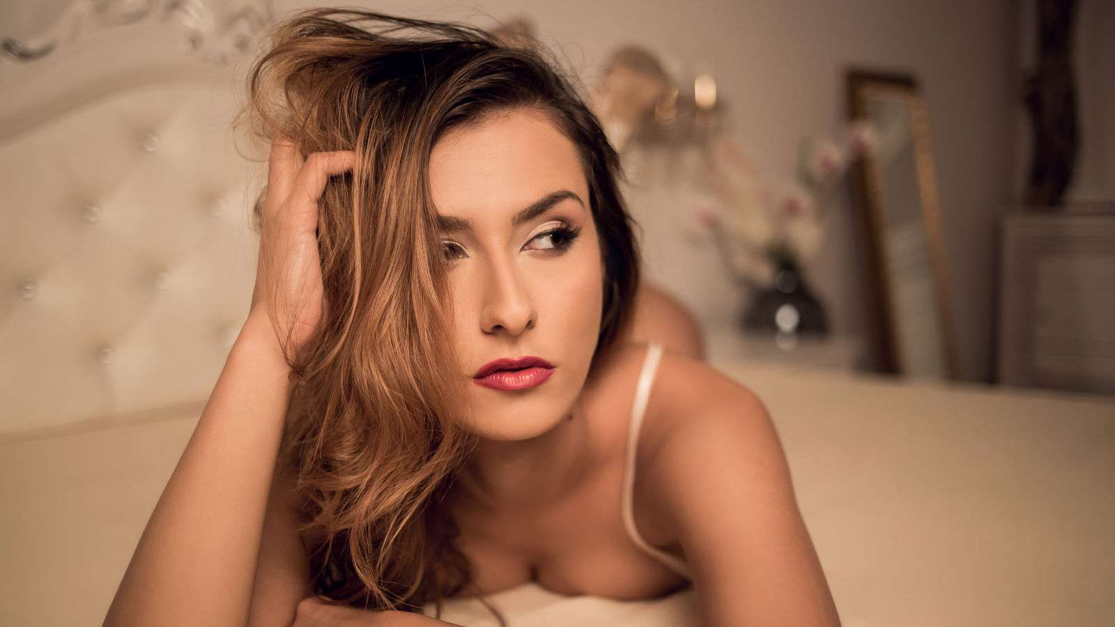 LaraKole - Glamourous and Sexy Cam Model of Jasmin