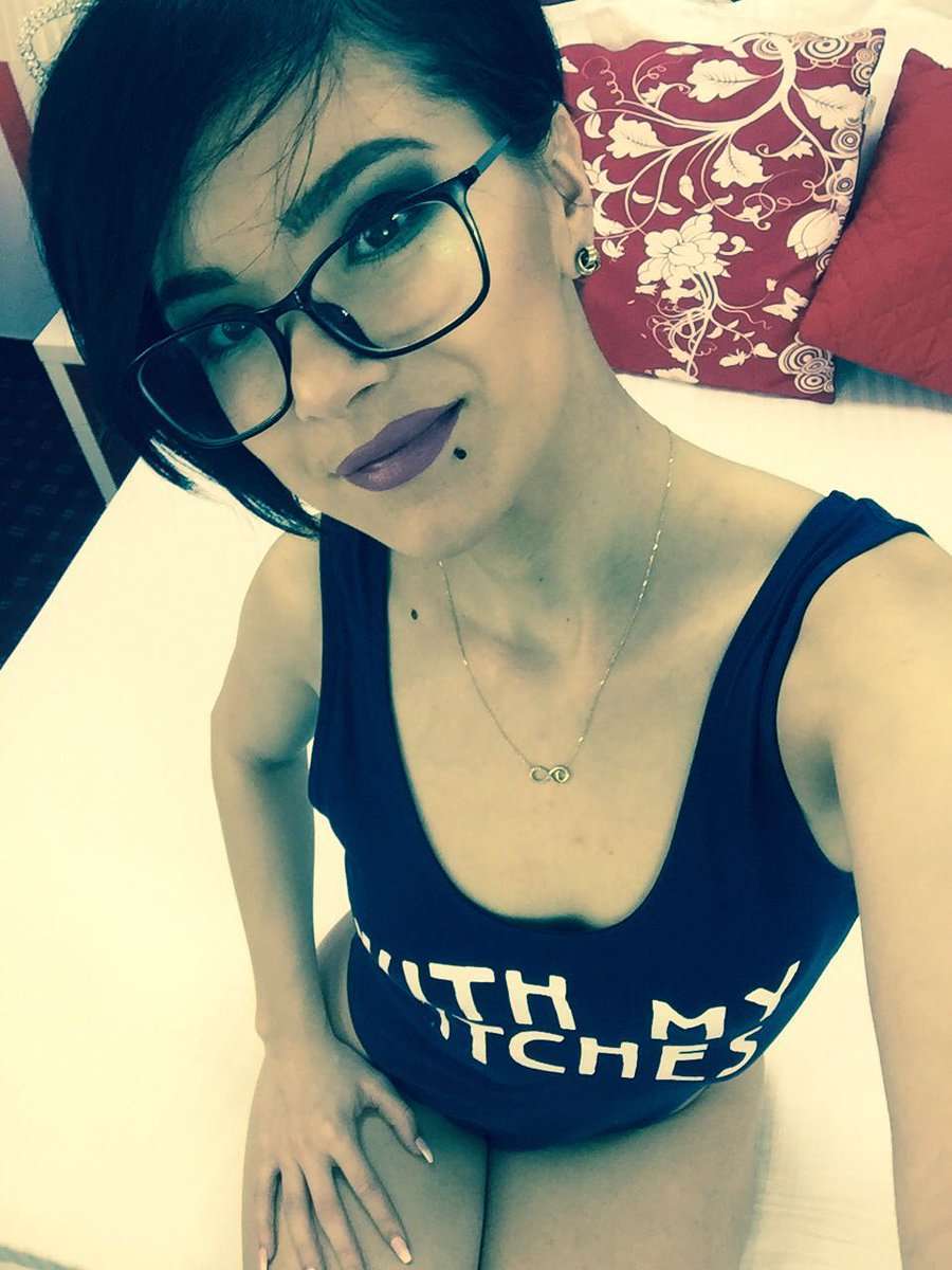 LaraMoor - Glamourous and Sexy Cam Model of Jasmin