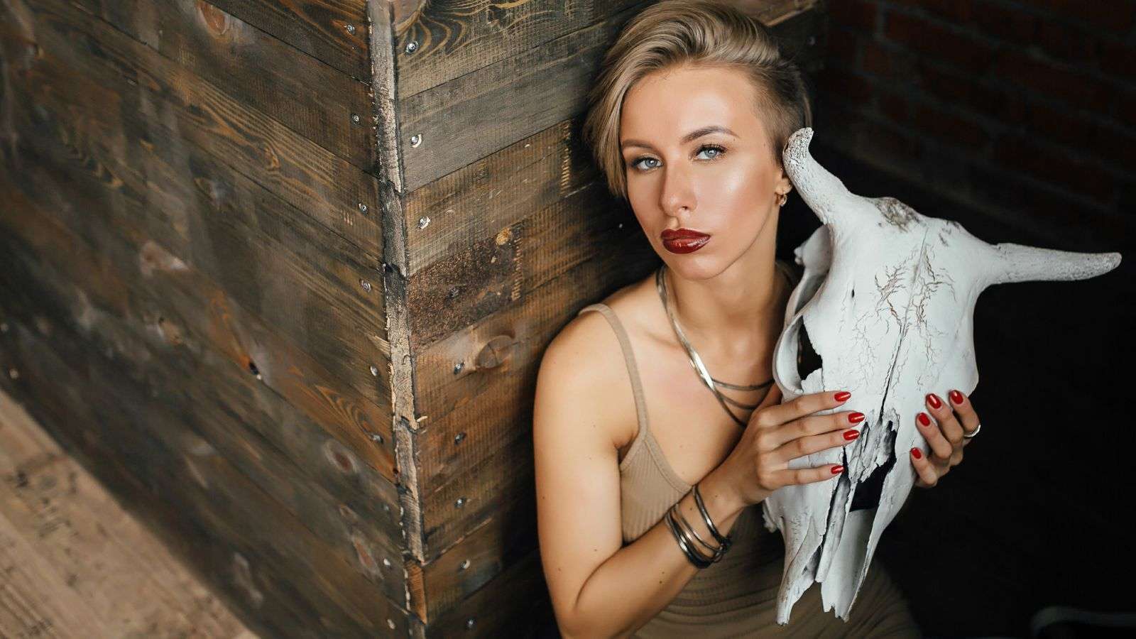 Lianarda - Glamourous and Sexy Cam Model of Jasmin