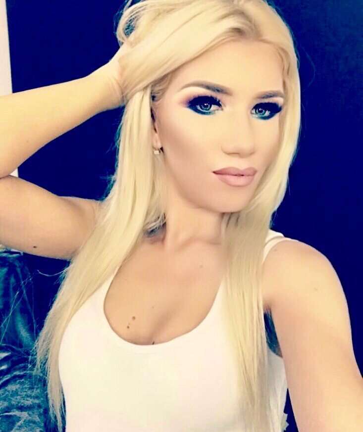 LittleEmyx - Glamourous and Sexy Cam Model of Jasmin