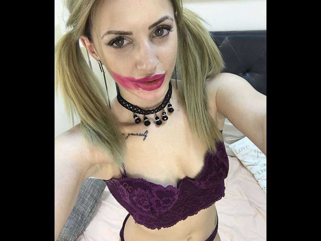 LoraSinClare - Glamourous and Sexy Cam Model of Jasmin