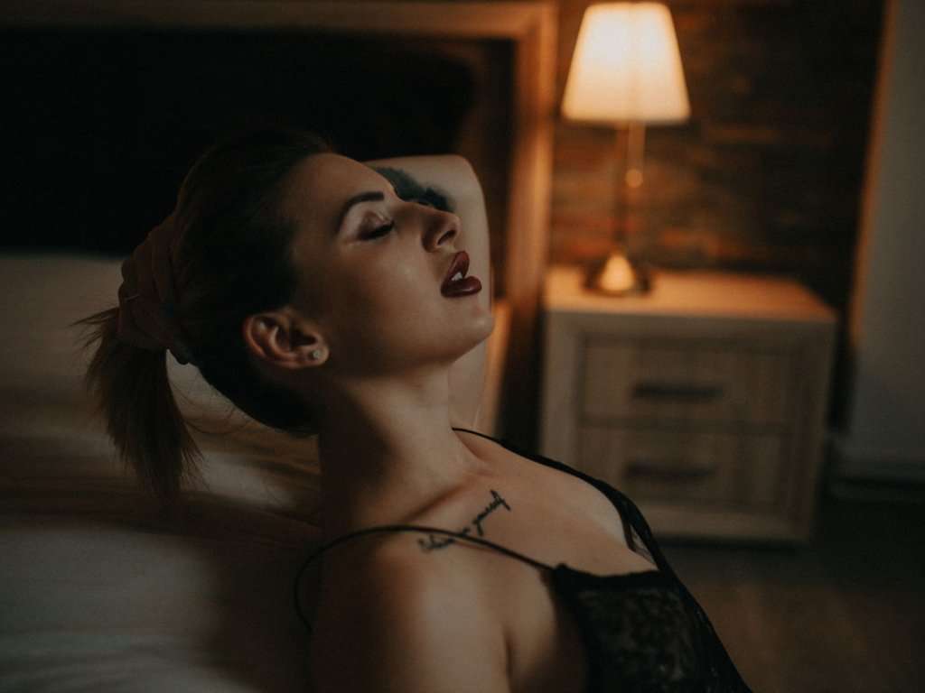 LoraSinClare - Glamourous and Sexy Cam Model of Jasmin