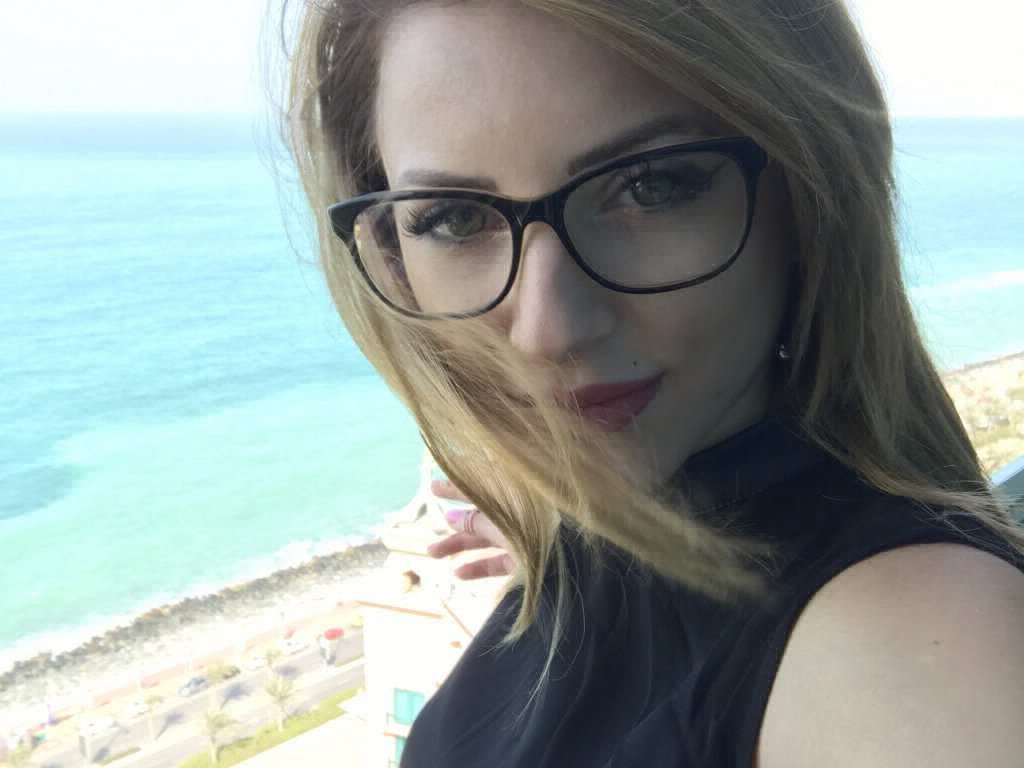 LoraSinClare - Glamourous and Sexy Cam Model of Jasmin