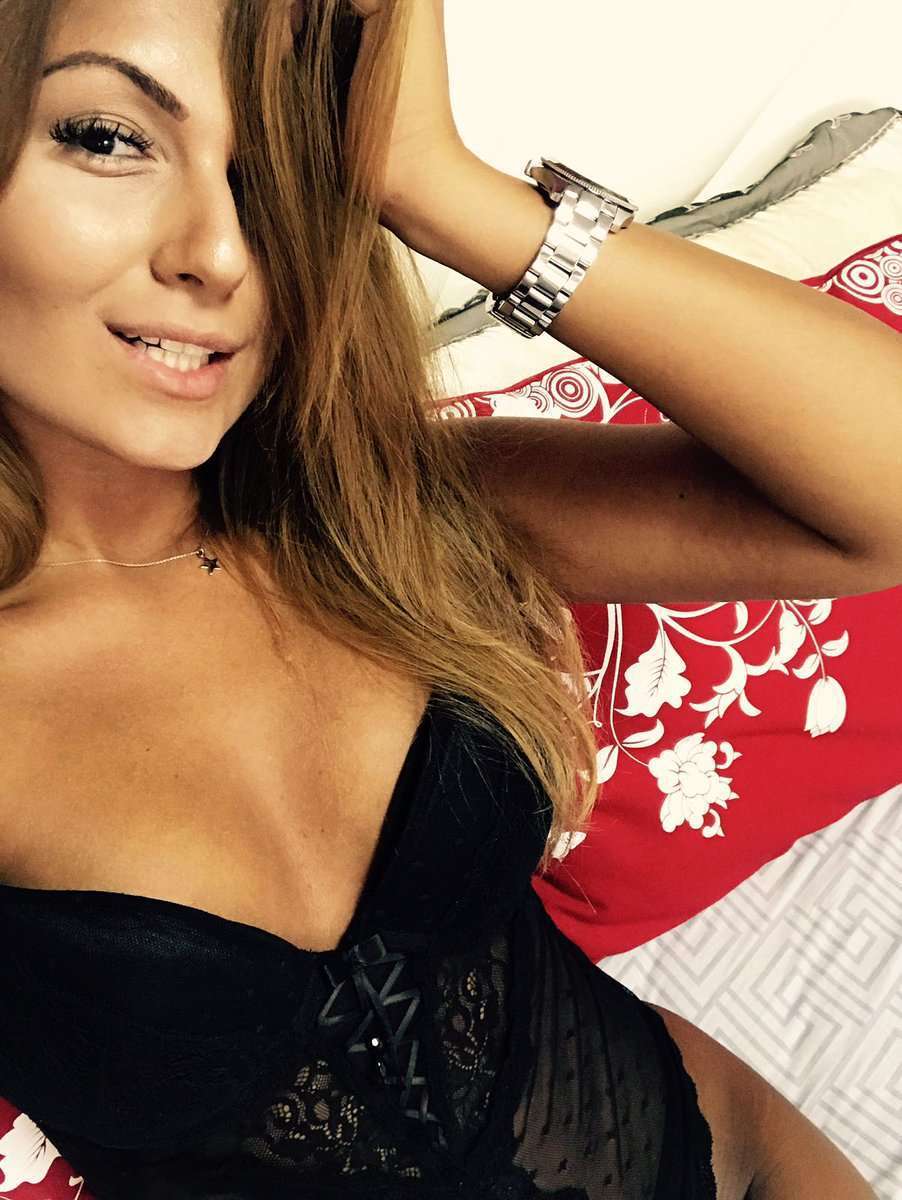 LorenaLure - Glamourous and Sexy Cam Model of Jasmin