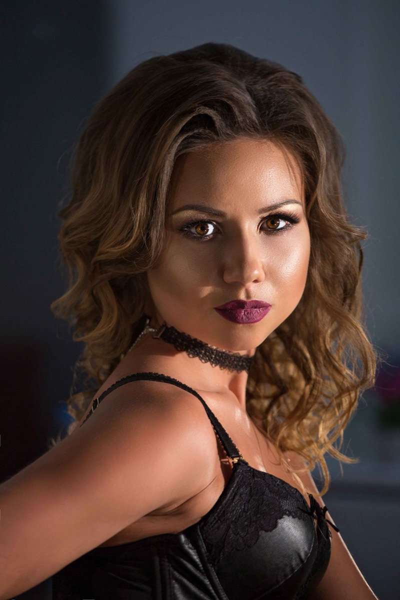 LovelyyGirl4u - Glamourous and Sexy Cam Model of Jasmin