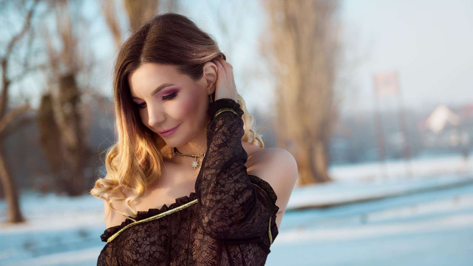 LunaBluee - Glamourous and Sexy Cam Model of Jasmin