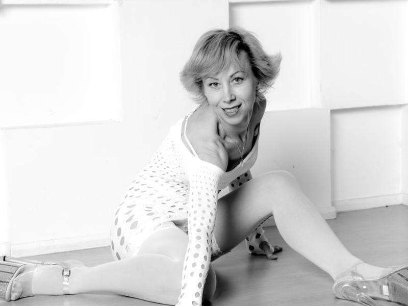 LuxuryKiss - Glamourous and Sexy Cam Model of Jasmin