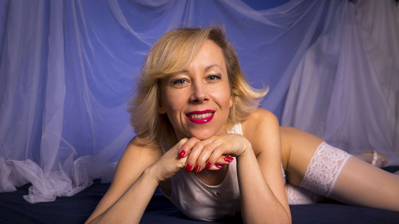 LuxuryKiss - Glamourous and Sexy Cam Model of Jasmin