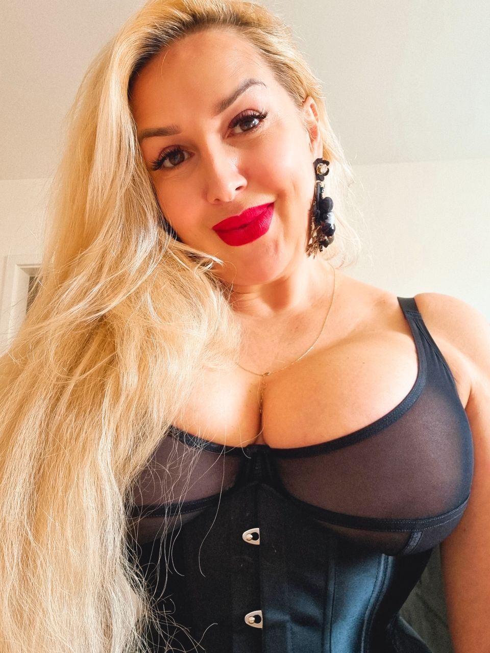 MariaRichi - Glamourous and Sexy Cam Model of Jasmin