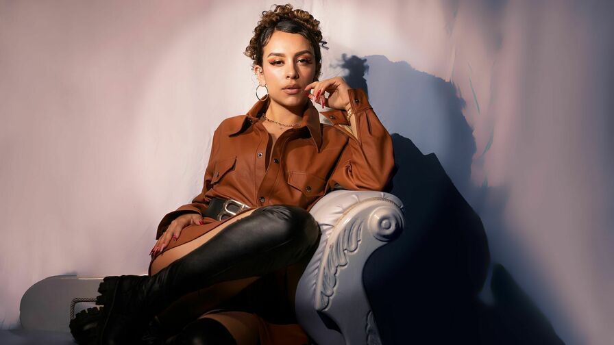 MilaGreco - Glamourous and Sexy Cam Model of Jasmin