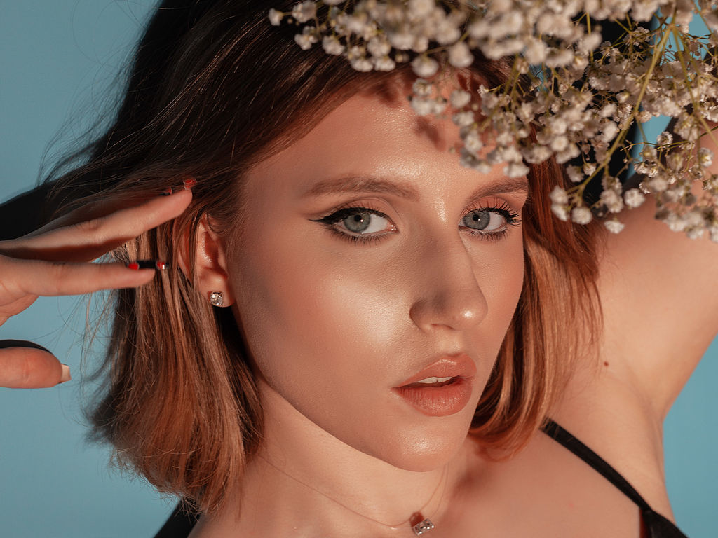 MonikaKarter - Glamourous and Sexy Cam Model of Jasmin