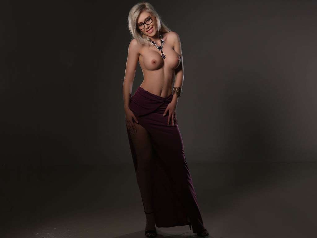 MysteriousLora - Glamourous and Sexy Cam Model of Jasmin