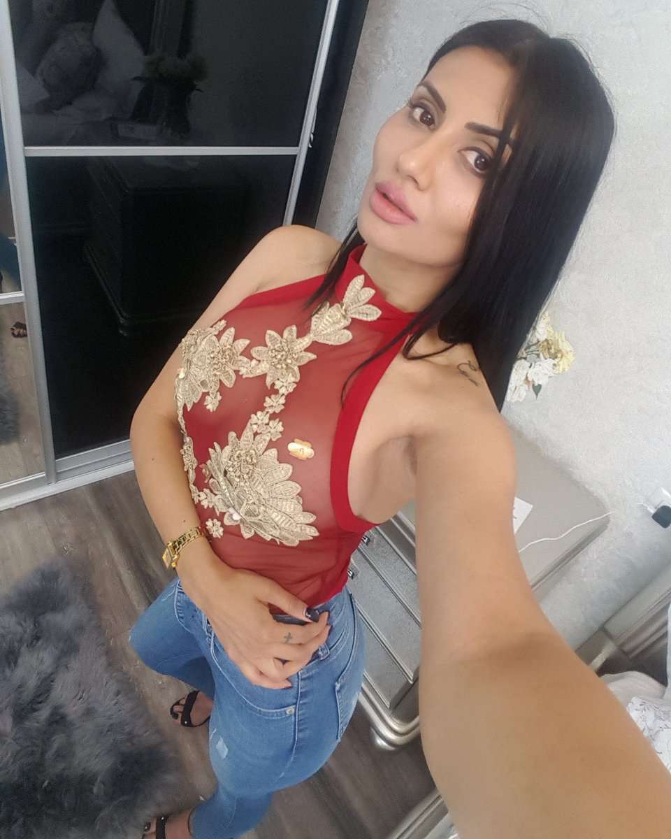 PetiteFlaviaaaa - Glamourous and Sexy Cam Model of Jasmin