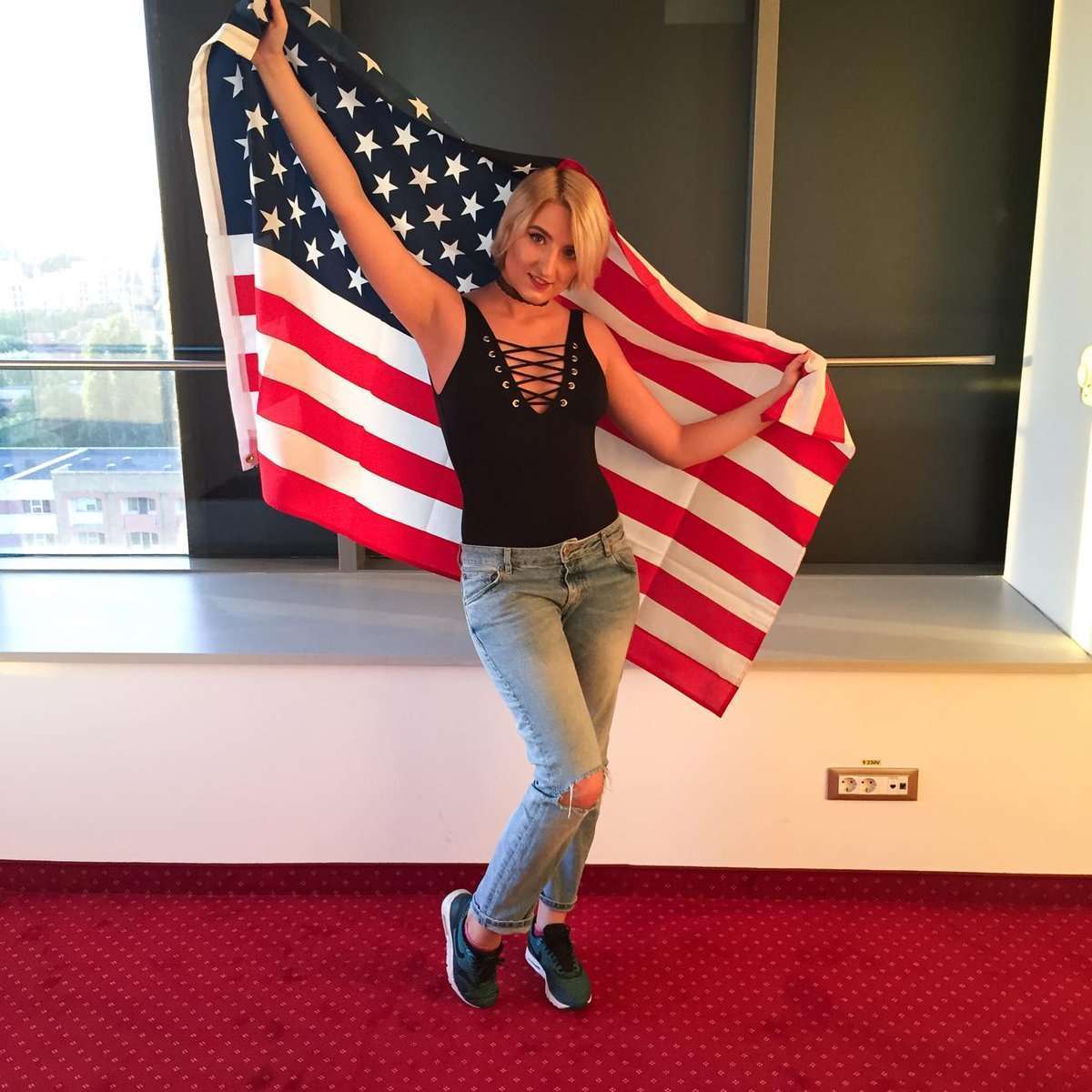 RebekaDeee - Glamourous and Sexy Cam Model of Jasmin