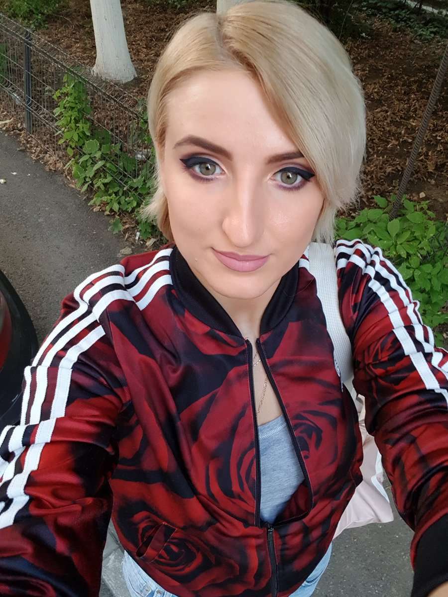 RebekaDeee - Glamourous and Sexy Cam Model of Jasmin