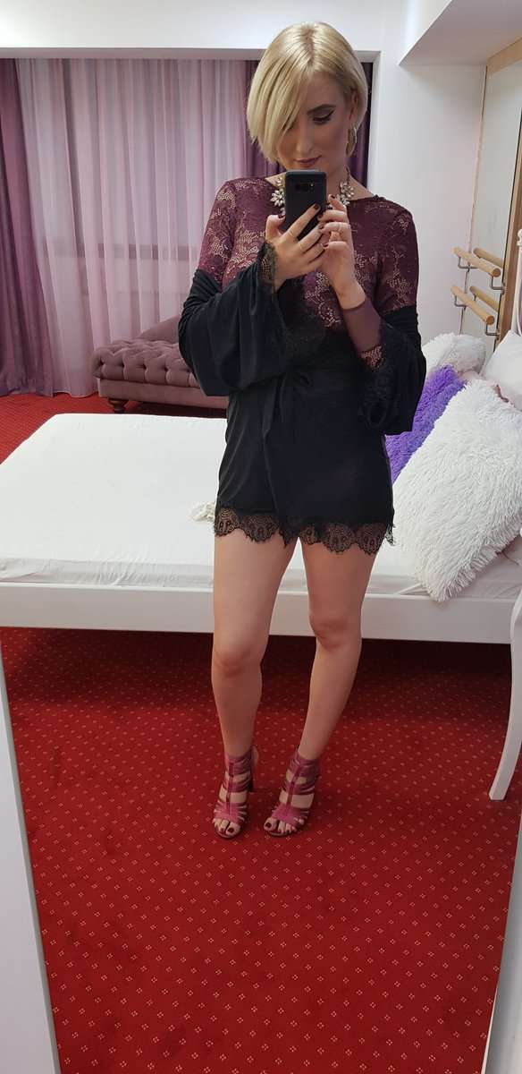 RebekaDeee - Glamourous and Sexy Cam Model of Jasmin