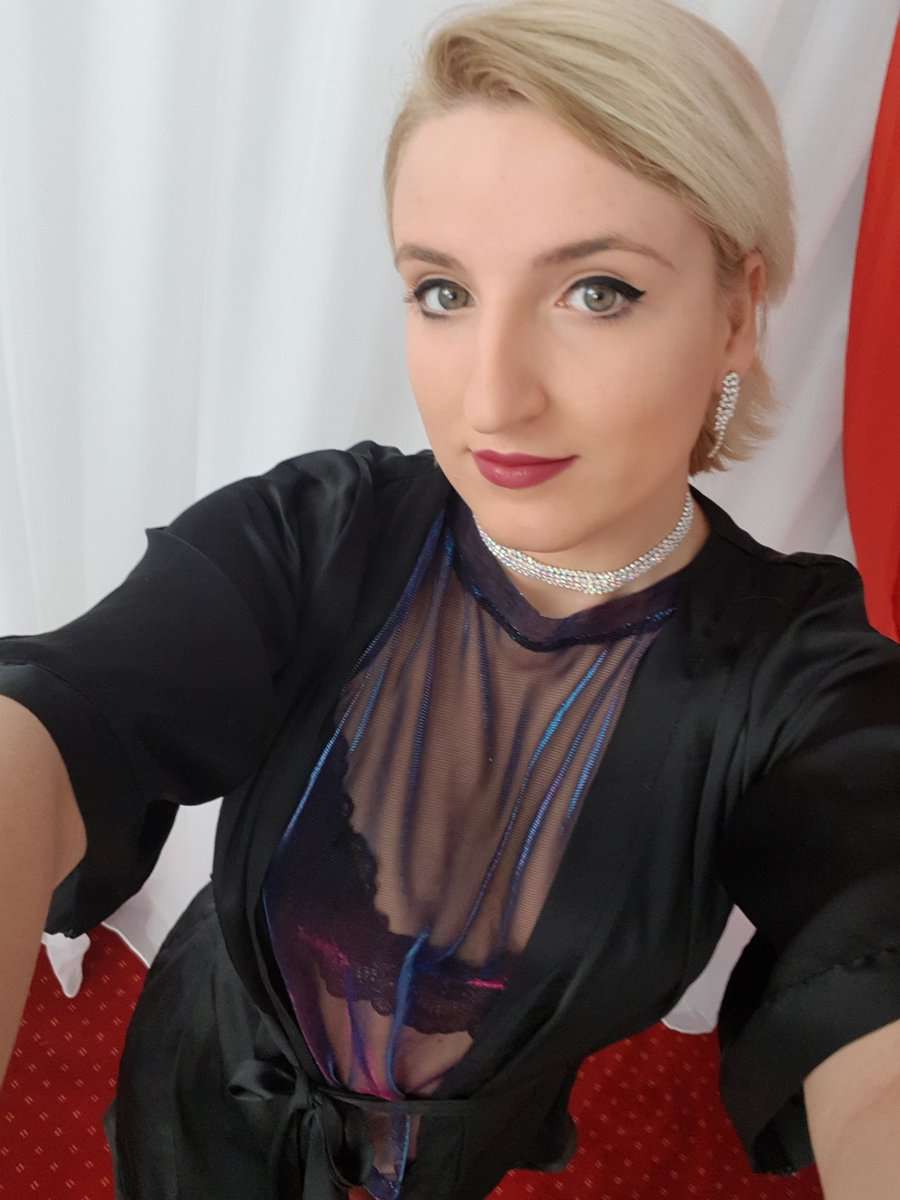 RebekaDeee - Glamourous and Sexy Cam Model of Jasmin