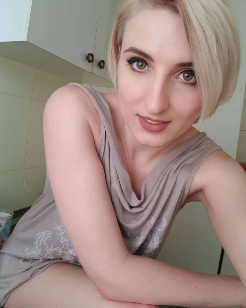 RebekaDeee - Glamourous and Sexy Cam Model of Jasmin