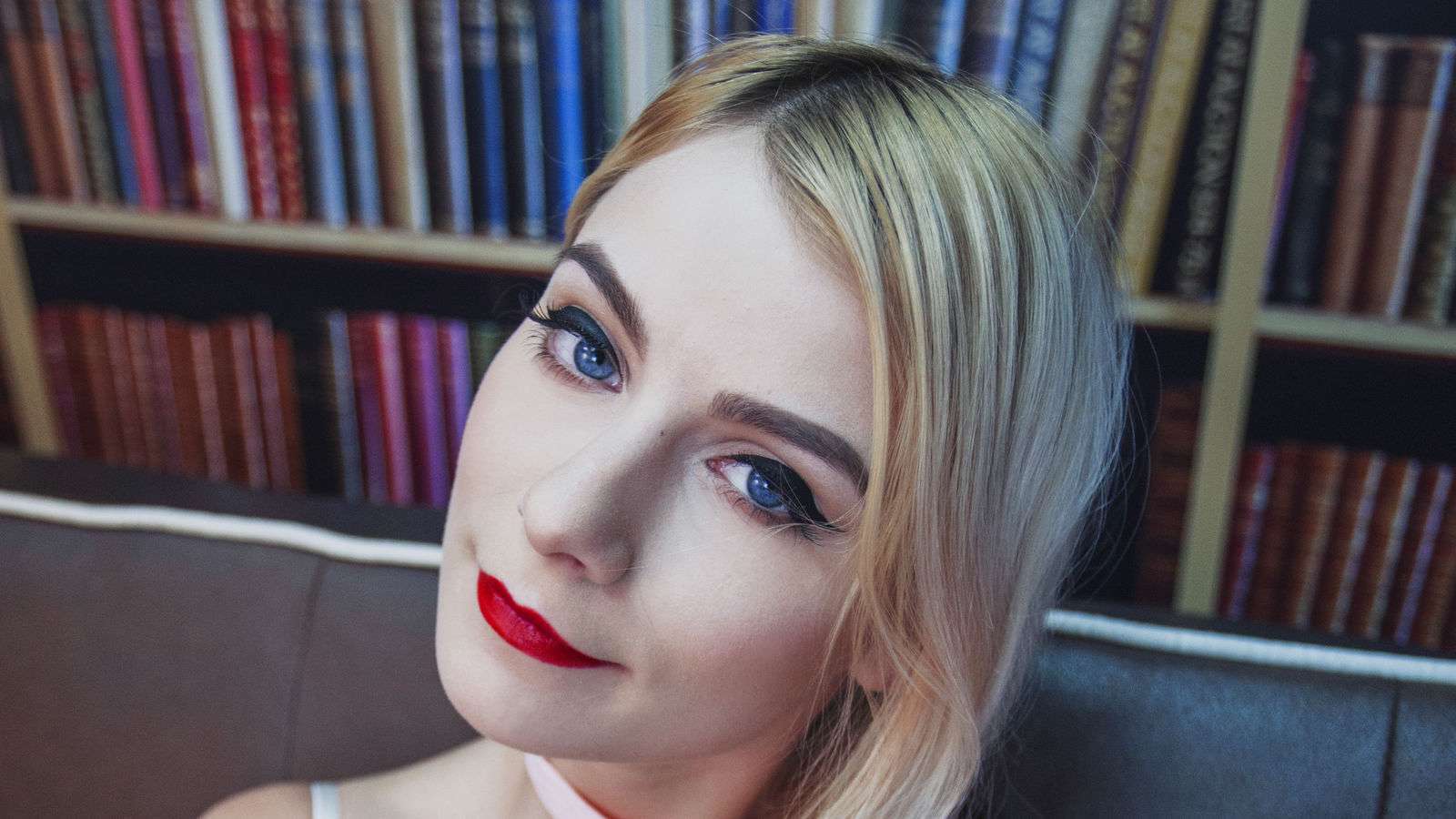 ReeneFox - Glamourous and Sexy Cam Model of Jasmin