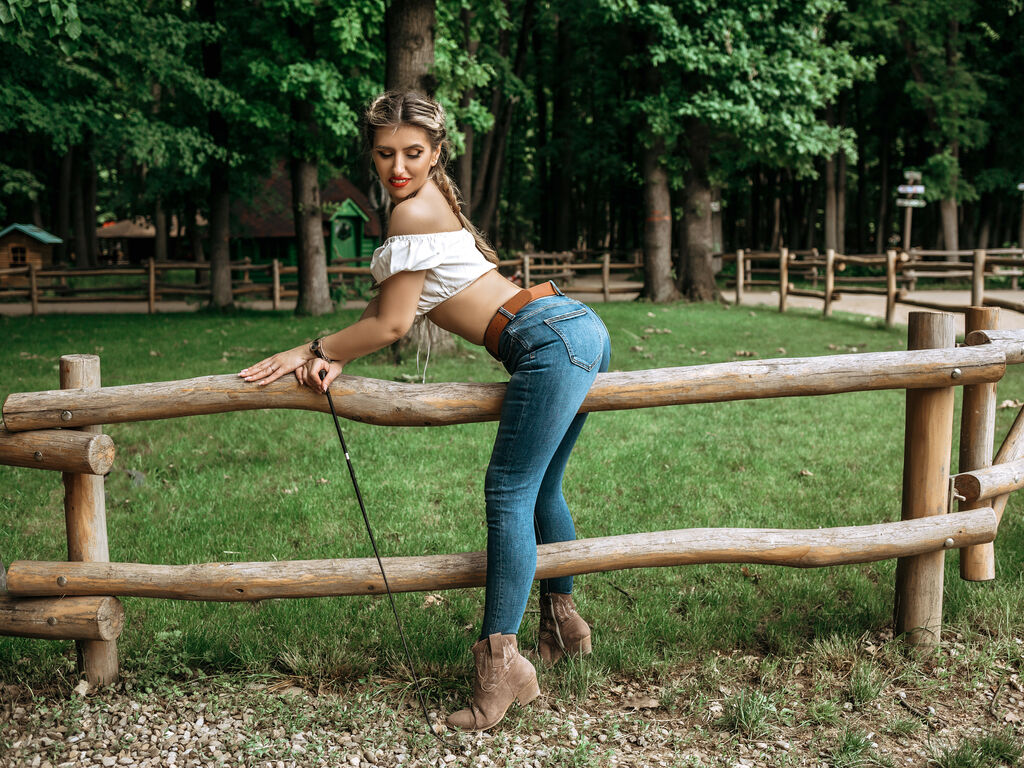 SellenaSparks - Glamourous and Sexy Cam Model of Jasmin