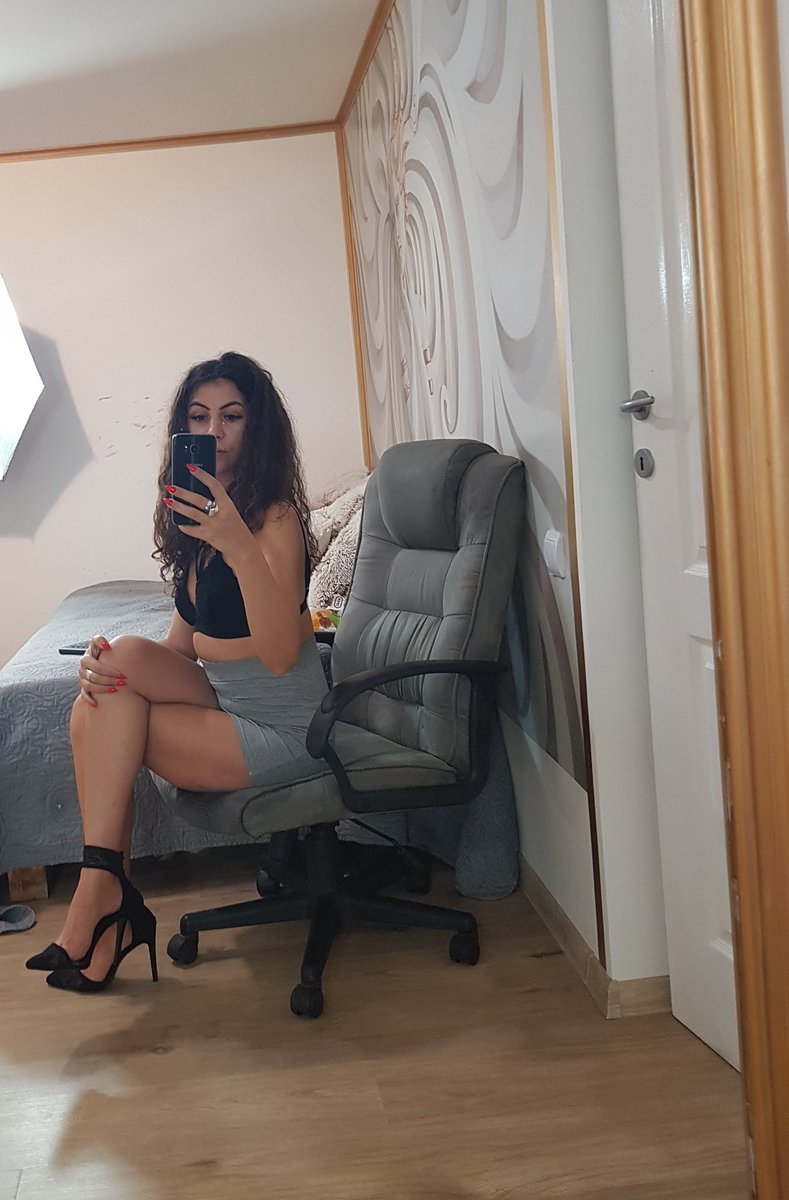 SummerLoveX - Glamourous and Sexy Cam Model of Jasmin