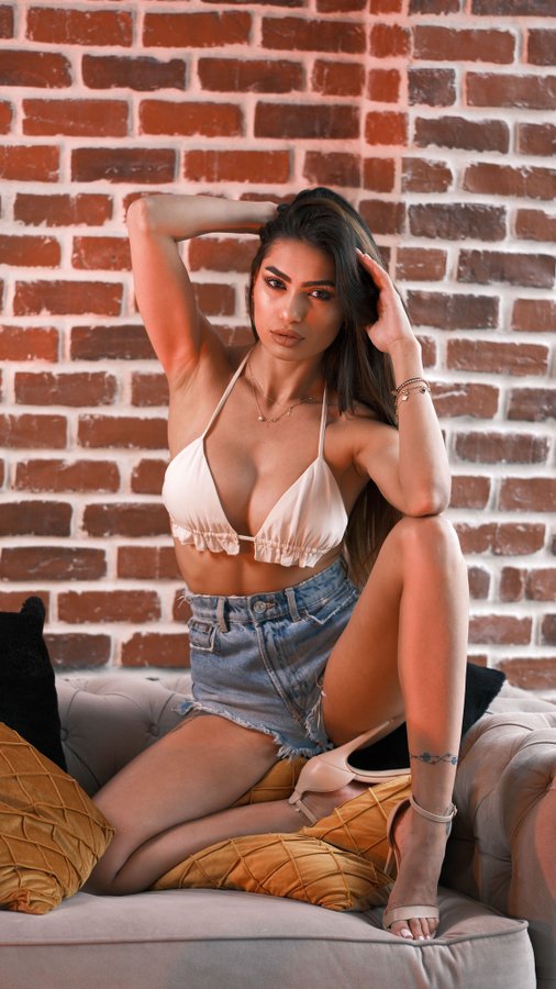 VanesaMonroe - Glamourous and Sexy Cam Model of Jasmin