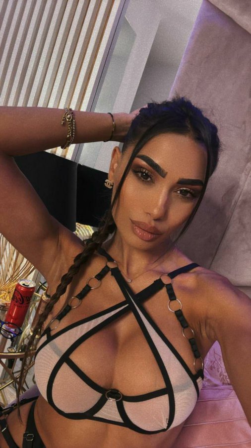 VanesaMonroe - Glamourous and Sexy Cam Model of Jasmin