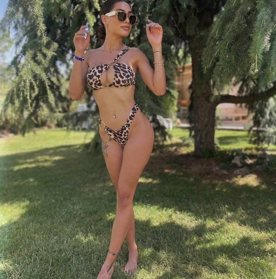 Vanesa - Glamourous and Sexy Cam Model of Jasmin